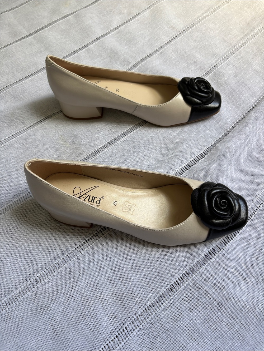 Azura NWOT Angelinite Pump With Black Rose Embellishment - Picture 11 of 11